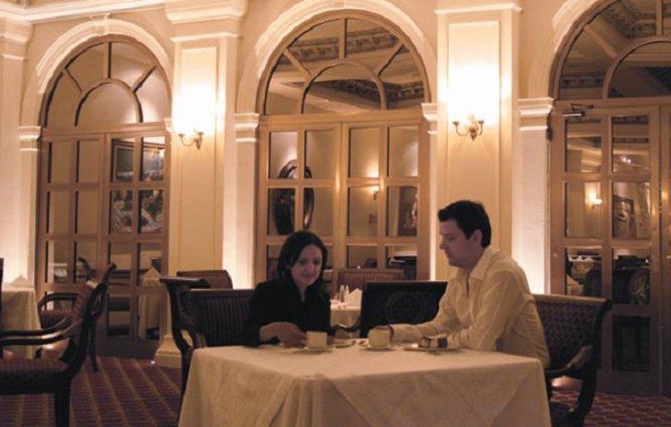 Safi Royal Luxury Valle San Pedro Garza Garcia Restauracja zdjęcie A restaurant in Tehran