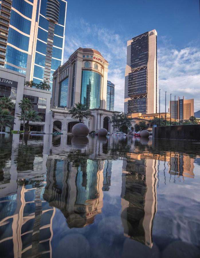Safi Royal Luxury Valle San Pedro Garza Garcia Zewnętrze zdjęcie The Petronas Twin Towers, Kuala Lumpur