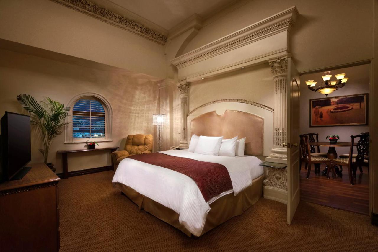 Safi Royal Luxury Valle San Pedro Garza Garcia Zewnętrze zdjęcie A guest room at the Wynn