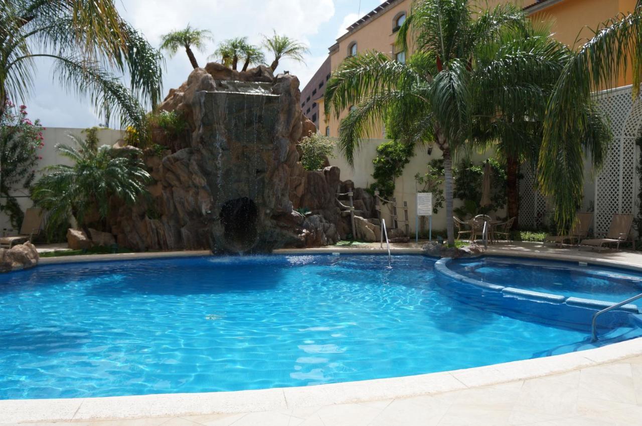 Safi Royal Luxury Valle San Pedro Garza Garcia Zewnętrze zdjęcie Swimming pool at the hotel