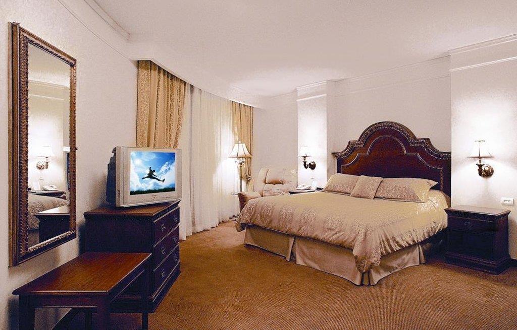 Safi Royal Luxury Valle San Pedro Garza Garcia Pokój zdjęcie A bedroom at the Waldorf Astoria New York