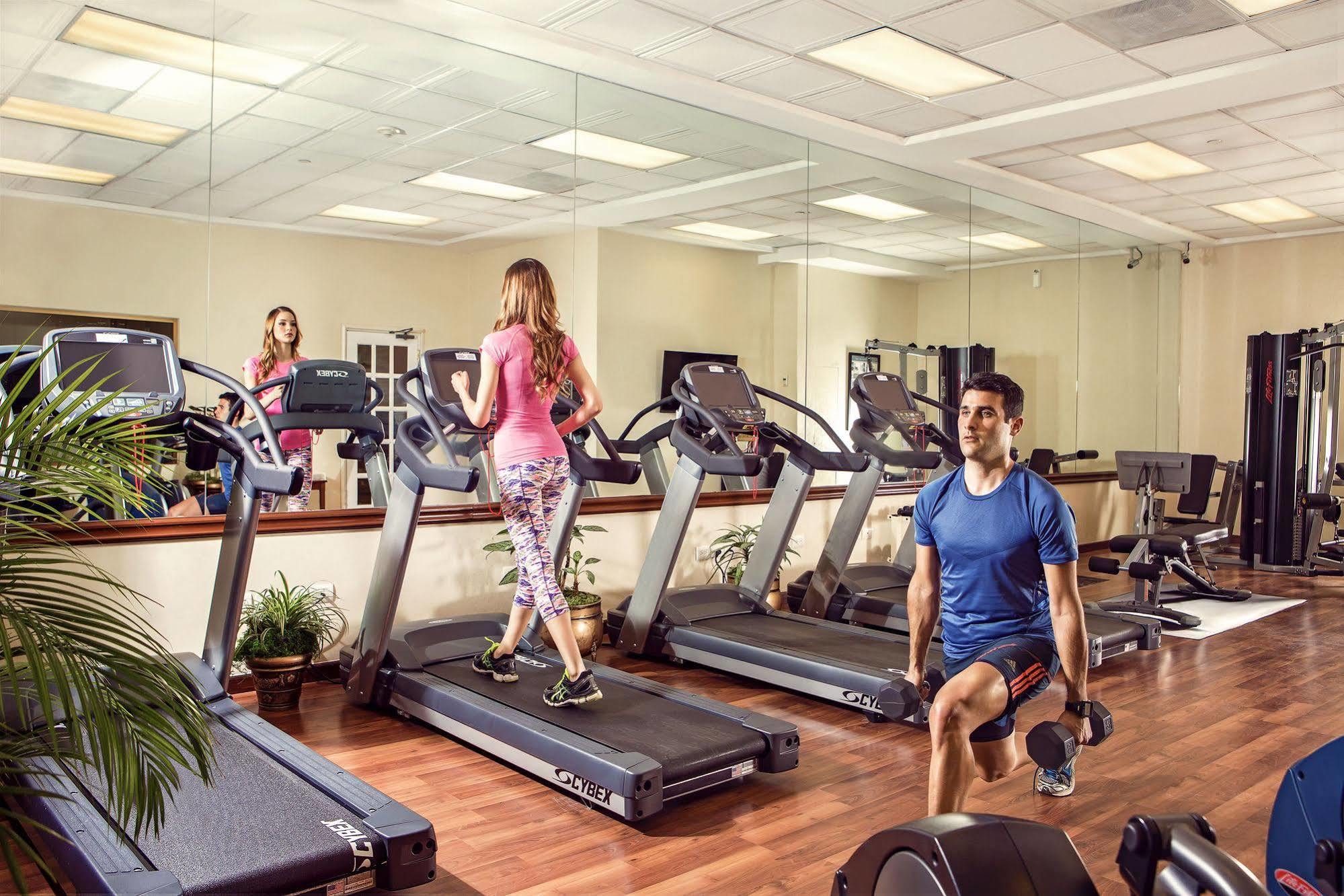 Safi Royal Luxury Valle San Pedro Garza Garcia Zewnętrze zdjęcie A gym in the United States