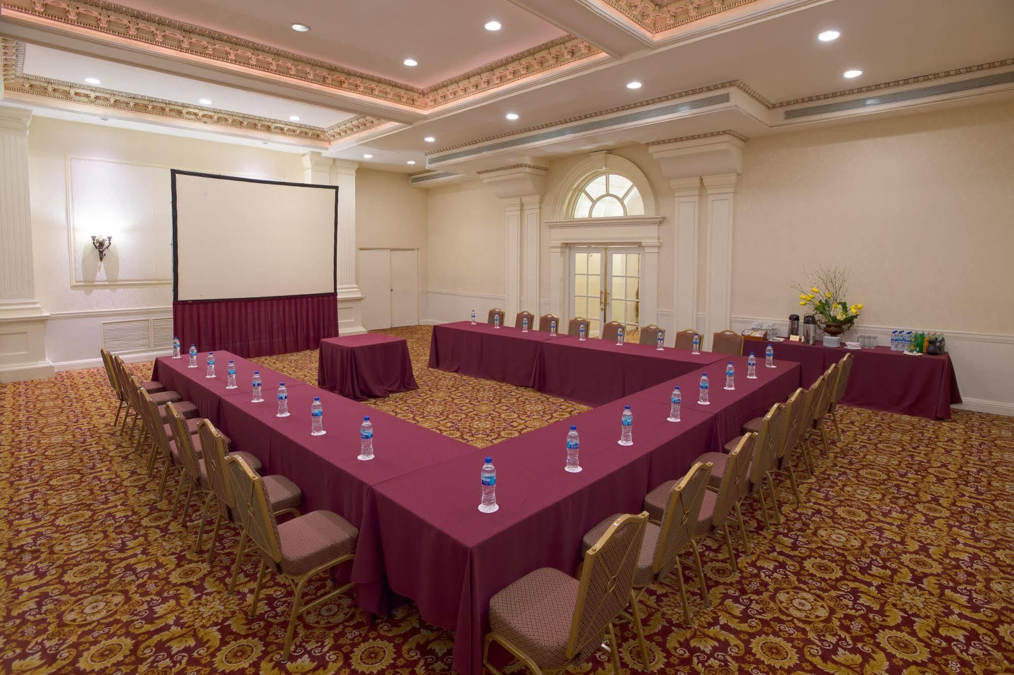 Safi Royal Luxury Valle San Pedro Garza Garcia Zewnętrze zdjęcie U-shaped table layout
